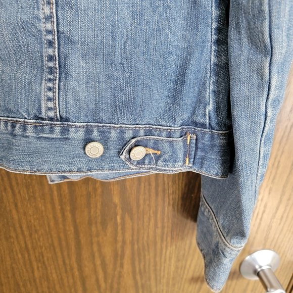 NWOT Old Navy Vintage Style Jean Jacket Size Medium Great Details! - Picture 9 of 13